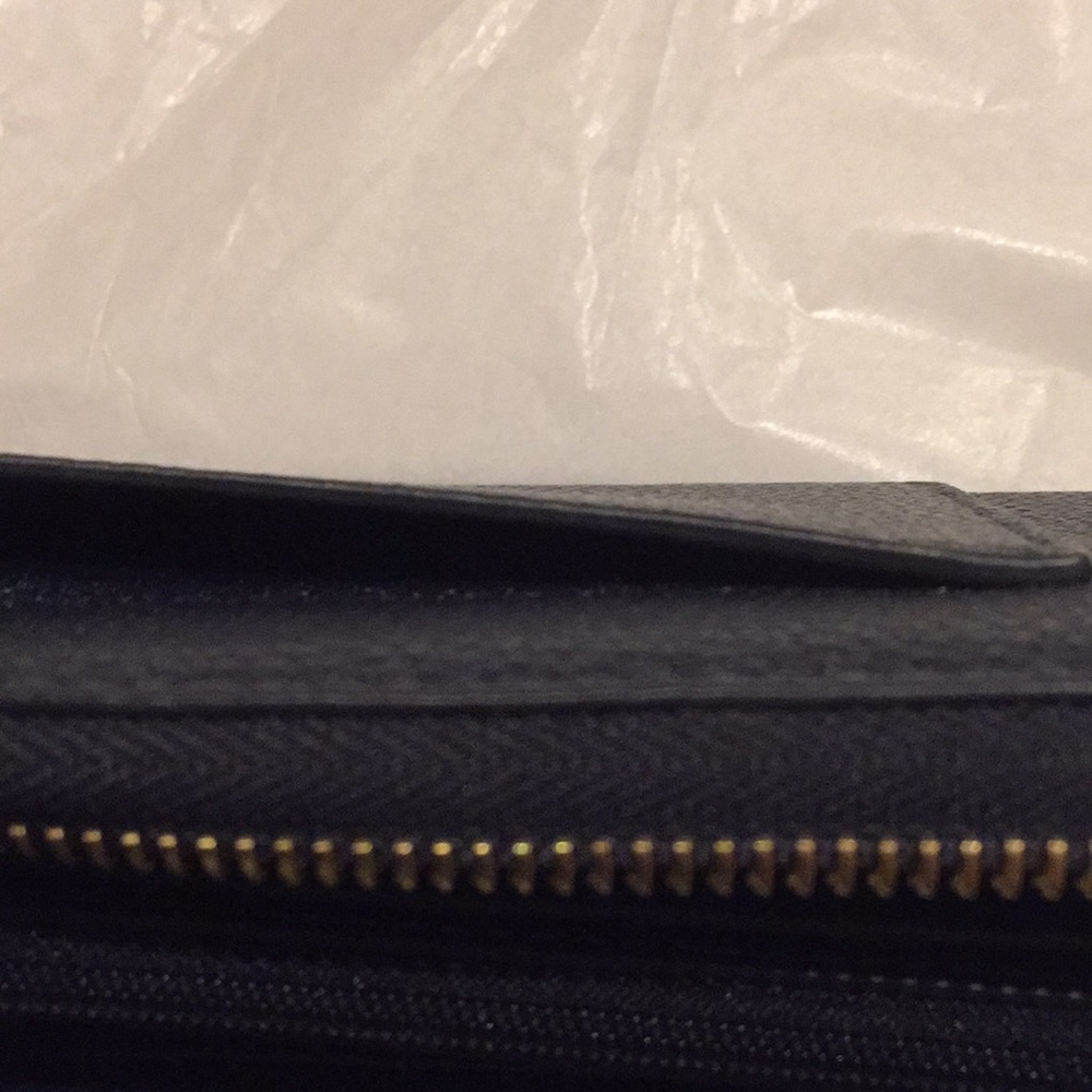 Michael Kors wallet - Picture 9 of 11